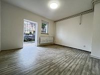 Prodej, rodinný dům se zahradou 606 m2 - Jindřichův Hradec - Sládkův kopec - 12.místnost s výstupem na zahradu.JPEG