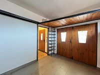 Prodej, rodinný dům se zahradou 606 m2 - Jindřichův Hradec - Sládkův kopec - 18.pohled z garáže.JPEG