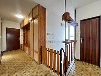 Prodej, rodinný dům se zahradou 606 m2 - Jindřichův Hradec - Sládkův kopec - 20.horní hala.JPEG