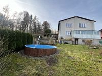 Prodej, rodinný dům se zahradou 606 m2 - Jindřichův Hradec - Sládkův kopec - 5.RD ze zahrady.JPEG