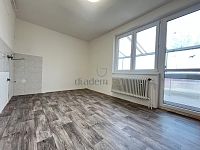 Prodej, rodinný dům se zahradou 606 m2 - Jindřichův Hradec - Sládkův kopec - spodní kuchyň.JPEG