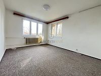 Prodej, rodinný dům se zahradou 606 m2 - Jindřichův Hradec - Sládkův kopec - spodní pokoj 1.JPEG