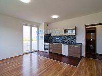 Prodej bytu 2+kk, 40,3m2, Farkašova ul., Praha  - Kyje - 1.jpg