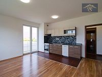 Prodej bytu 2+kk, 40,3m2, Farkašova ul., Praha  - Kyje - 1.jpg