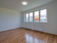 Prodej bytu 2+kk, 40,3m2, Farkašova ul., Praha  - Kyje - 4.jpg
