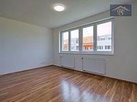 Prodej bytu 2+kk, 40,3m2, Farkašova ul., Praha  - Kyje - 4.jpg