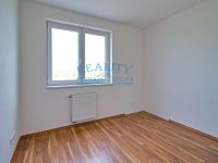 Prodej bytu 2+kk, 40,3m2, Farkašova ul., Praha  - Kyje - 5.jpg