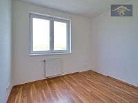 Prodej bytu 2+kk, 40,3m2, Farkašova ul., Praha  - Kyje - 5.jpg