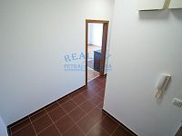 Prodej bytu 2+kk, 40,3m2, Farkašova ul., Praha  - Kyje - 8.jpg