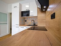 Pronájem bytu 2+kk, 41 m2, Černokostelecká, Praha