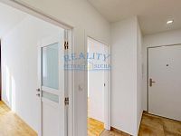 Pronájem bytu 2+kk, 41 m2, Černokostelecká, Praha - 12.jpg