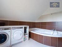 Prodej inteligentního rodinného domu 186m2, pozemek 438m2, Líbeznice - IMG_3155.jpg