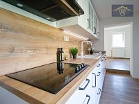 Prodej rodinného domu 204 m2, pozemek 690 m2 - 5.jpg