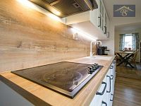 Prodej rodinného domu 204 m2, pozemek 690 m2 - IMG_8606.jpg