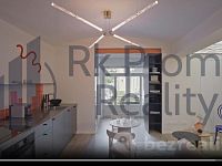 Pronajmu světlý a moderní byt 1+kk o ploše 34 m² s předzahrádkou 25 m² - kuchyň s jídelnou.jpg