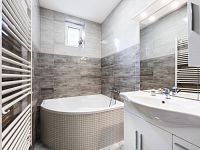 Rodinný dům 3+kk s velkou zahradou + možnost pronájmu skladových prostor - Pardubice_Hradistska-23.jpg