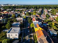 Dům se dvěma bytovými jednotkami (3+kk a 3+1), Pardubice - Studánky - DJI_0121-Edit.jpg