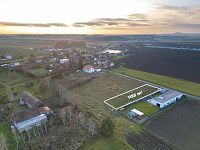 Nabídka prodeje stavebního pozemku – Dolní Ředice, okres Pardubice - DJI_0789-Edit-2.jpg