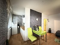 Pronájem zděného bytu 1+kk s lodžií a komorou - IMG_7374.jpg