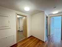 Nadstandardní novostavba bytu 2+k, balkón, sklep, kryté parkovací stání - IMG_3612.JPEG