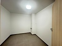 Nadstandardní novostavba bytu 2+k, balkón, sklep, kryté parkovací stání - IMG_3614.JPEG