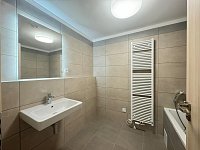 Nadstandardní novostavba bytu 2+k, balkón, sklep, kryté parkovací stání - IMG_3615.JPEG