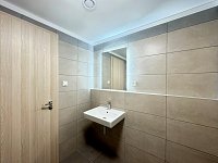 Nadstandardní novostavba bytu 2+k, balkón, sklep, kryté parkovací stání - IMG_3618.JPEG