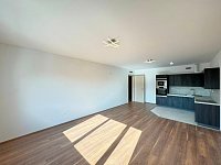 Nadstandardní novostavba bytu 2+k, balkón, sklep, kryté parkovací stání - IMG_3638.JPEG