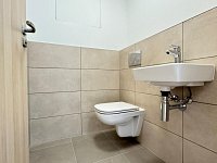 Nadstandardní novostavba bytu 2+k, balkón, sklep, kryté parkovací stání - IMG_3649.JPEG