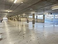 Pronájem 2 krytých parkovacích stání v novostavbě bytového domu - IMG_0695.JPEG