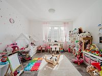 Prodej RD, Doubravice, 4 byty, 353m2, pozemek 1155m2 - byt č.2 dětský pokoj.JPG