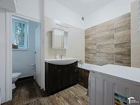 Prodej RD, Doubravice, 4 byty, 353m2, pozemek 1155m2 - byt č.3 koupelna.JPG