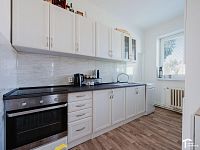 Prodej RD, Doubravice, 4 byty, 353m2, pozemek 1155m2 - byt č.3 kuchyň.JPG