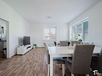 Prodej RD, Doubravice, 4 byty, 353m2, pozemek 1155m2 - byt č.3 obývací pokoj.JPG