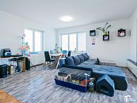 Prodej RD, Doubravice, 4 byty, 353m2, pozemek 1155m2 - byt č.1 obývací pokoj II..jpg