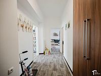 Prodej RD, Doubravice, 4 byty, 353m2, pozemek 1155m2 - byt č.2 chodba.JPG
