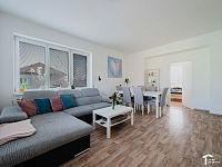 Prodej RD, Doubravice, 4 byty, 353m2, pozemek 1155m2 - byt č.3 obývací pokoj II..JPG