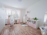 Prodej RD, Doubravice, 4 byty, 353m2, pozemek 1155m2 - byt č.3 pokojíček.JPG