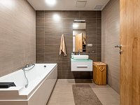 Pronájem zděného bytu 2+kk, balkon - Rokycanova-113.jpg