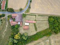 Prodej bývalého hostince se dvěma byty a rozsáhlým pozemkem 11 766 m² – Chroustovice, část obce Poděčely (okres Chrudim) - DJI_0144.jpg