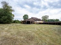 Prodej bývalého hostince se dvěma byty a rozsáhlým pozemkem 11 766 m² – Chroustovice, část obce Poděčely (okres Chrudim) - DSC_3074.jpg