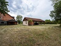 Prodej bývalého hostince se dvěma byty a rozsáhlým pozemkem 11 766 m² – Chroustovice, část obce Poděčely (okres Chrudim) - DSC_3075.jpg