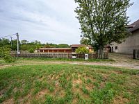 Prodej bývalého hostince se dvěma byty a rozsáhlým pozemkem 11 766 m² – Chroustovice, část obce Poděčely (okres Chrudim) - DSC_3079.jpg