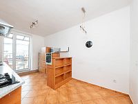 Výjimečné bydlení v centru Pardubic: Byt 2+1 s vlastním dvorem, parkováním a 2 balkony - Sladkovskeho-110.jpg