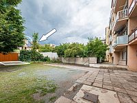 Výjimečné bydlení v centru Pardubic: Byt 2+1 s vlastním dvorem, parkováním a 2 balkony - Sladkovskeho-127 copy.jpg