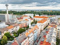 Výjimečné bydlení v centru Pardubic: Byt 2+1 s vlastním dvorem, parkováním a 2 balkony