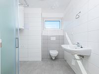 Úsporná novostavba bytu 2+kk s rekuperací, předokenními žaluziemi, oplocenou předzahrádkou (36 m2) a FVE – Lázně Bohdaneč - Bohdanec-120.jpg