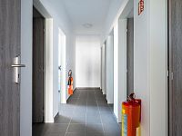 Úsporná novostavba bytu 2+kk s rekuperací, předokenními žaluziemi, oplocenou předzahrádkou (36 m2) a FVE – Lázně Bohdaneč - DSC_3173.jpg