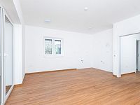 Úsporná novostavba bytu 2+kk s rekuperací, předokenními žaluziemi, balkonem, FVE – Lázně Bohdaneč - Bohdanec-110.jpg