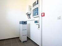 Úsporná novostavba bytu 2+kk s rekuperací, předokenními žaluziemi, balkonem, FVE – Lázně Bohdaneč - DSC_3174.jpg